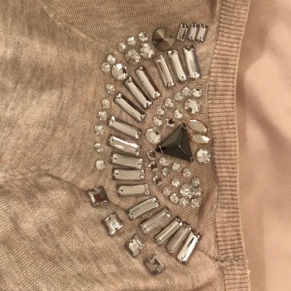 Cloud-soft shirt with shoulder detailing 🤩 - Picture 3 of 5